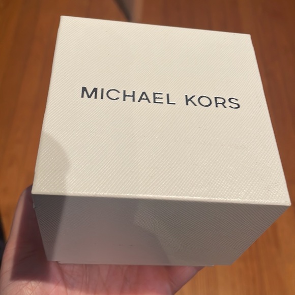 💛MICHAEL KORS WATCH💛 NWT AND BOX! - Picture 5 of 5